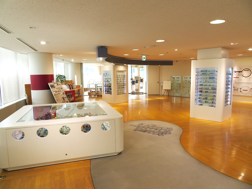 2階のミニカー展示/日野オートプラザ(東京都/八王子市)