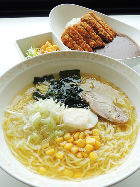 下田開国塩ラーメンと鮫のカツカレー/下田海中水族館(静岡県/下田市)
