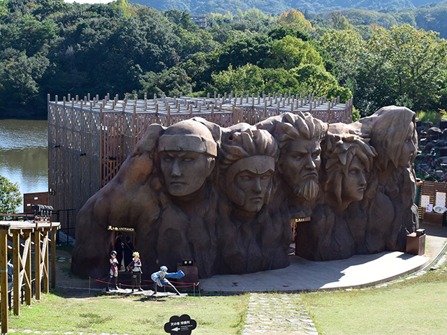 NARUTOを象徴する巨大な「火影岩」/ニジゲンノモリ(兵庫県/淡路市)
