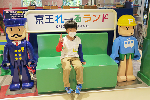 プラレールのキャラクターと写真撮影/京王れーるランド(東京都/日野市)