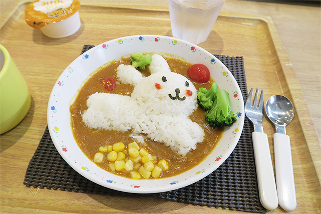 親子セットで「キッズうさちゃんカレー」/京王れーるランド(東京都/日野市)