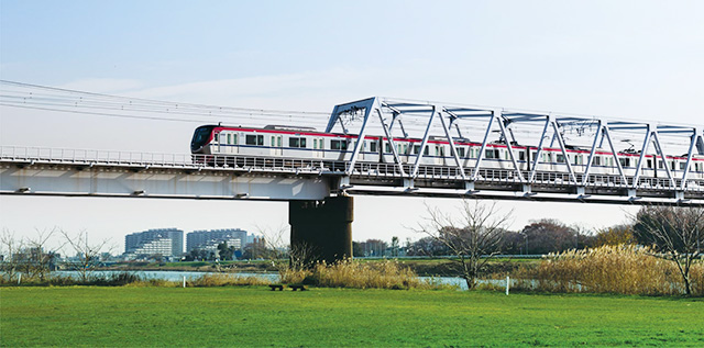 5000系電車による座席指定列車「京王ライナー」/京王電鉄提供