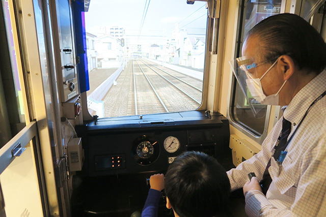運転体験の様子。シミュレータの映像もリアル/京王れーるランド(東京都/日野市)