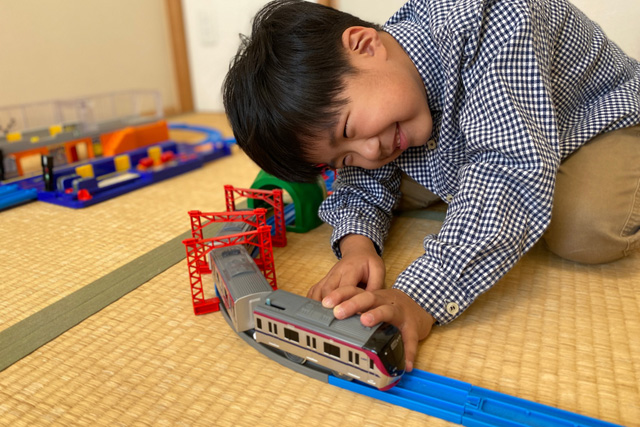 京王ライナーのプラレールであそぶりょうちゃん/京王れーるランド(東京都/日野市)