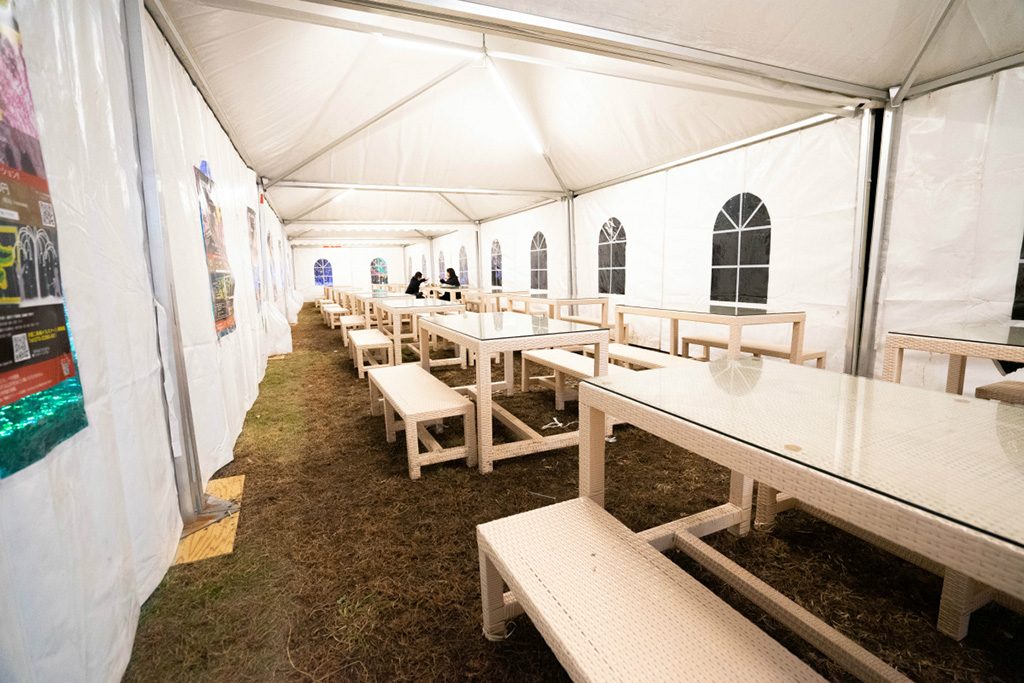 防寒対策が取られた飲食スペース/大阪城イルミナージュ(大阪市/中央区)