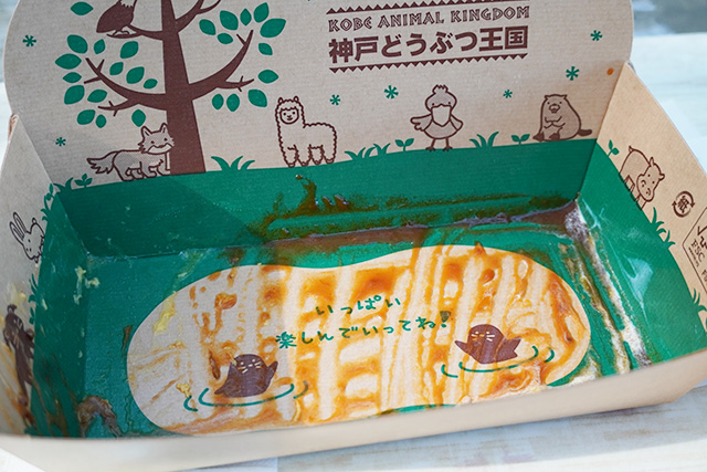アルパカフェのイラストが描かれたフード容器/神戸どうぶつ王国(兵庫県/神戸市)