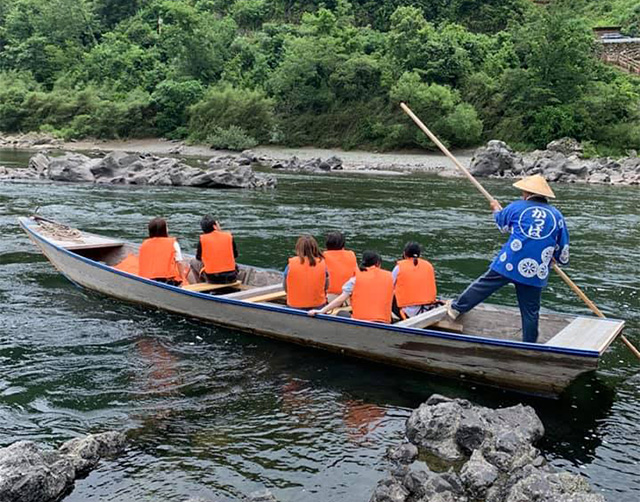 川舟に乗る様子/四万十川ジップライン(高知県/四万十町)