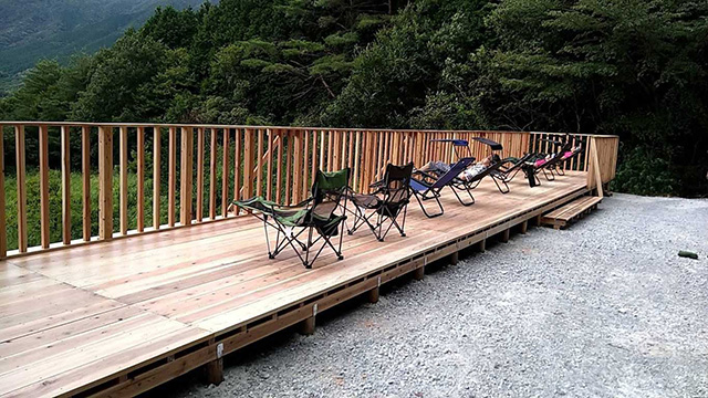 「星見 デッキ」/鳥取にちなんむら モクモクキャンプ(鳥取県/日南町)