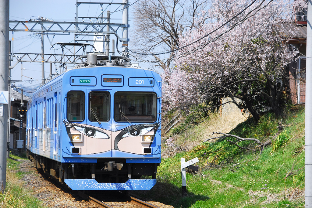 松本零士デザインの「忍者列車」青