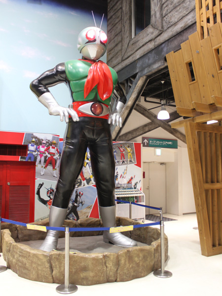 2Fの「ヒーローランド」/東映太秦映画村(京都市右京区)