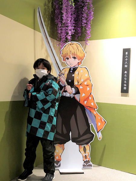 善逸の後ろには鬼が嫌う藤の花/東映太秦映画村(京都市右京区)