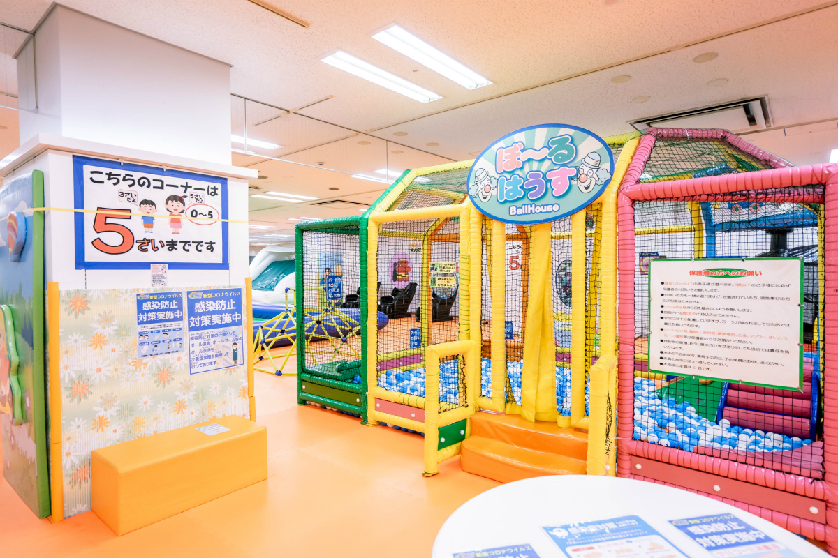 ボールに埋もれて遊べる「ぼ〜るはうす」/ATCあそびマーレ(大阪府/大阪市)