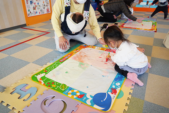 「まなびのハウス」でお絵かき/東条湖おもちゃ王国(兵庫県/加東市)