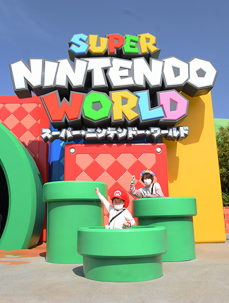 土管に入って記念撮影/USJ「スーパー・ニンテンドー・ワールド」(大阪府/大阪市)