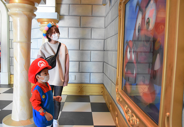 見る角度で絵が変わる絵画/USJ「スーパー・ニンテンドー・ワールド」(大阪府/大阪市)