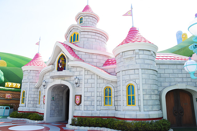 ピーチ城の全貌/USJ「スーパー・ニンテンドー・ワールド」(大阪府/大阪市)