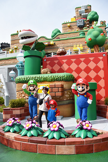 2つのポーズで記念撮影/USJ「スーパー・ニンテンドー・ワールド」(大阪府/大阪市)