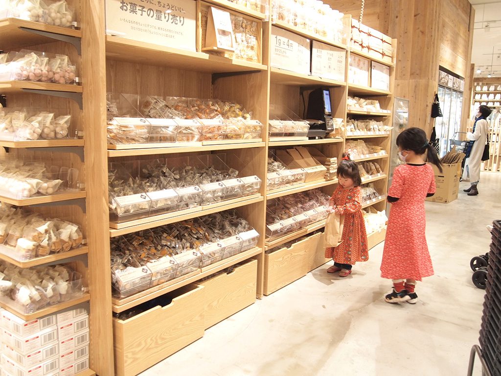 無印良品の「お菓子の量り売り」