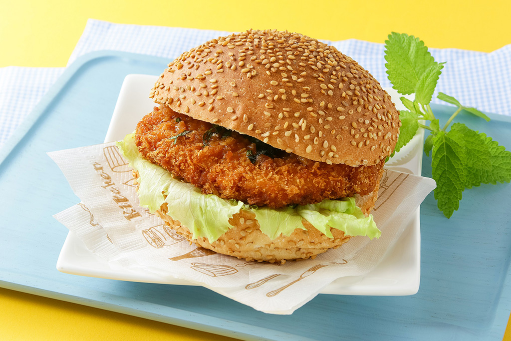 ベーカリー『SUN ADATARA』の伊達鶏しょうゆカツバーガー /安達太良SA【下り】(福島県/本宮市)