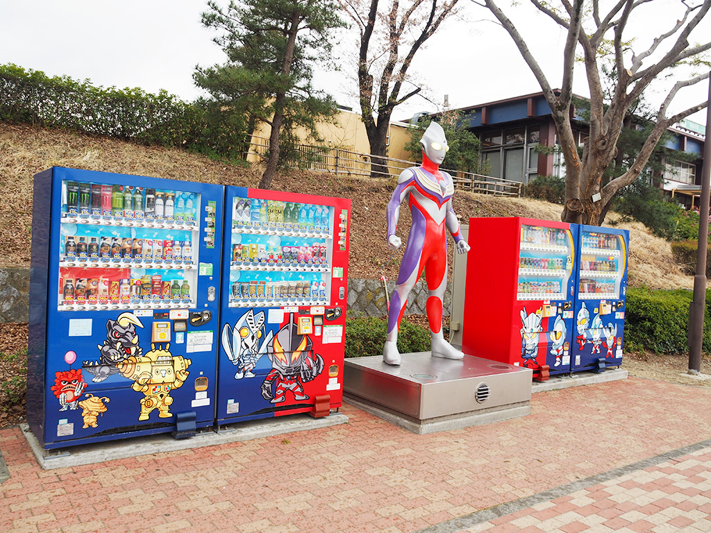 ウルトラマン自販機/安達太良SA【下り】(福島県/本宮市)