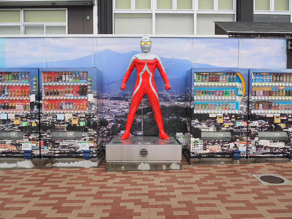 安達太良sa 上り のおすすめグルメ お土産は ウルトラセブンの自販機も るるぶkids