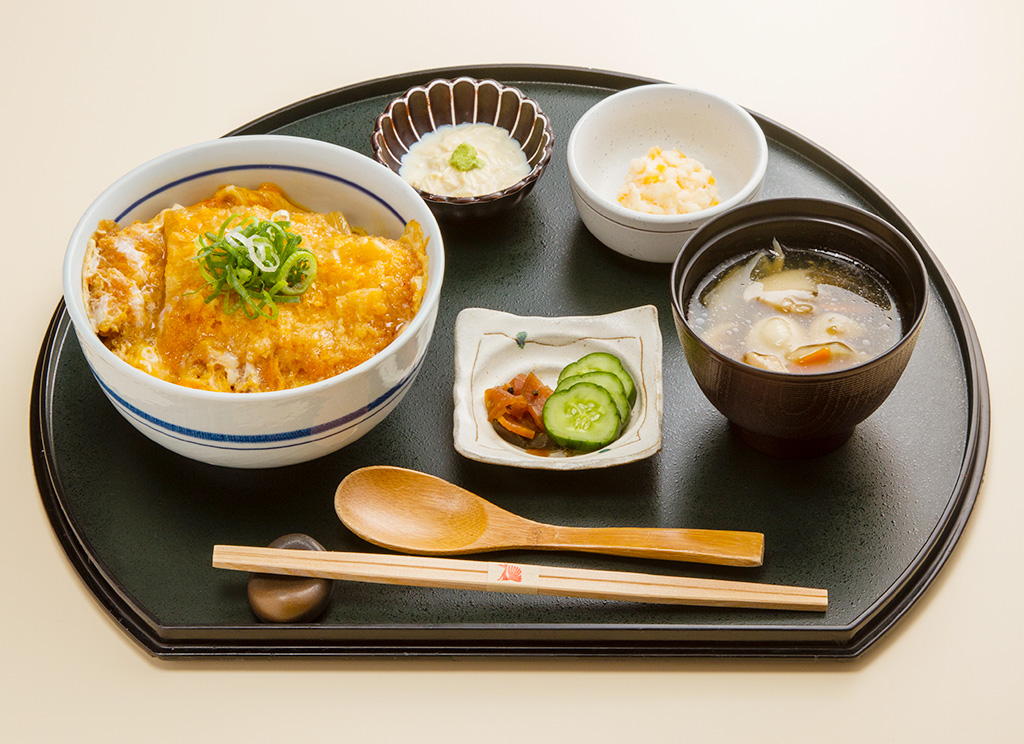 レストラン『和食 九尾』の和豚もちぶたかつ丼定食/上河内SA【下り】(栃木県/宇都宮市)