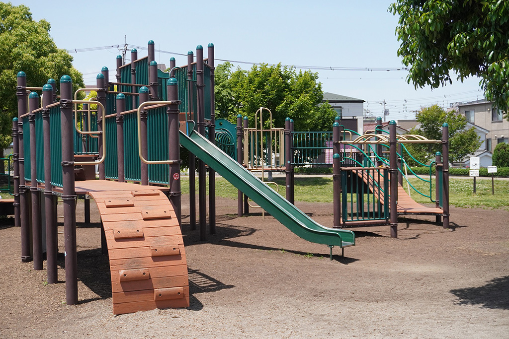 大型複合遊具/新田さくら公園(東京都/足立区)