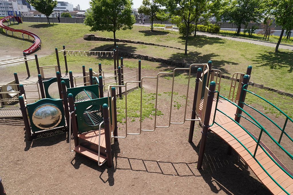 大型複合遊具/新田さくら公園(東京都/足立区)
