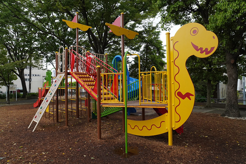 船をモチーフにした複合遊具/陣川戸公園(東京都/足立区)