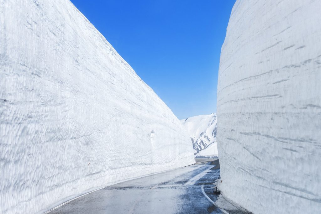 雪の大谷(富山県)