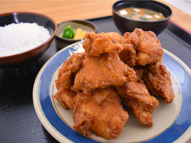 フジヤマセブン盛り唐揚げ定食/駿河湾沼津SA【上り】