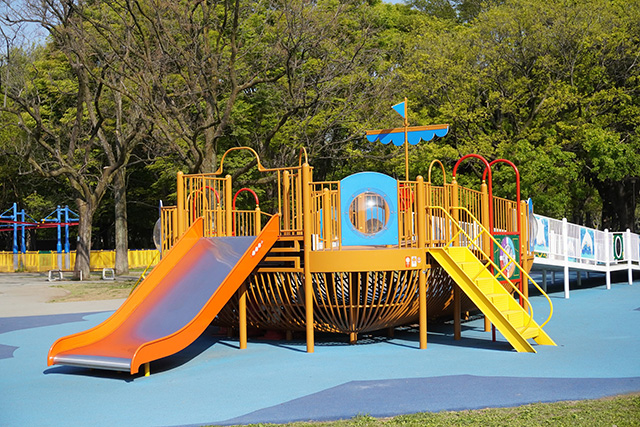 複合遊具「みらい号」/都立砧公園(東京都/世田谷区)