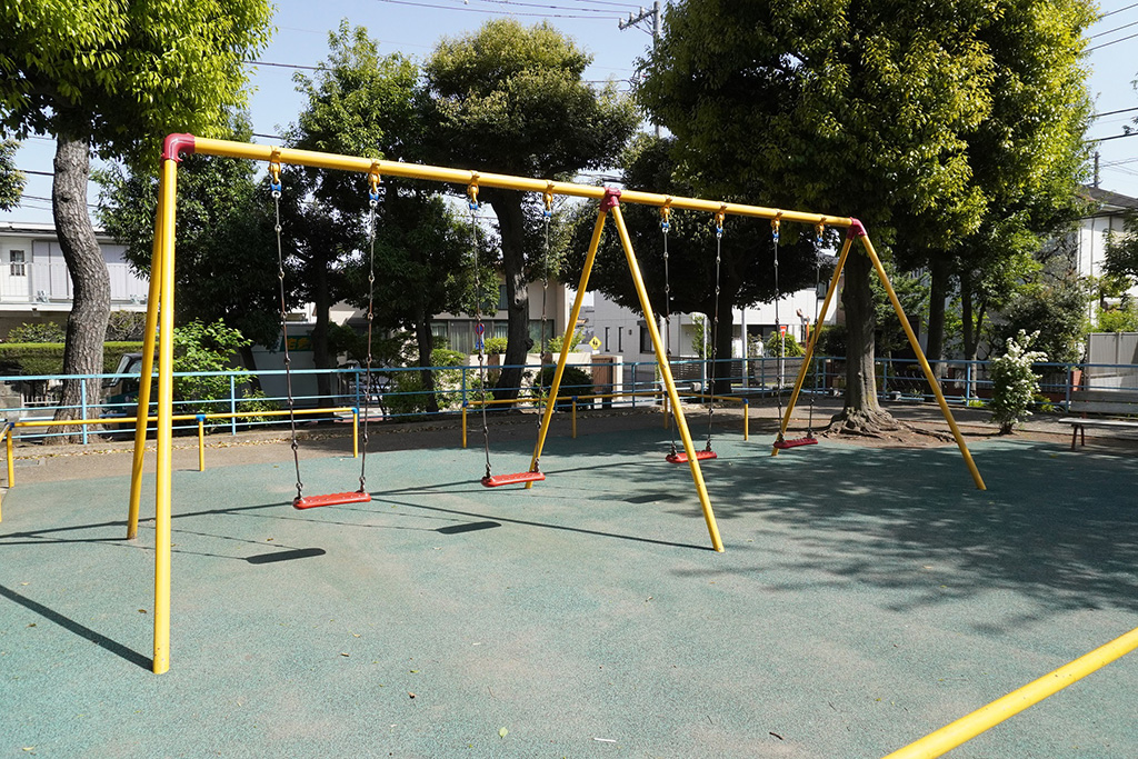 「児童遊園」のブランコ/羽根木公園(東京都/世田谷区)