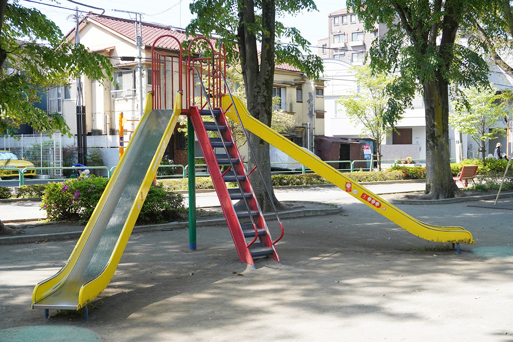 遊具広場の滑り台/世田谷公園(東京都/世田谷区)