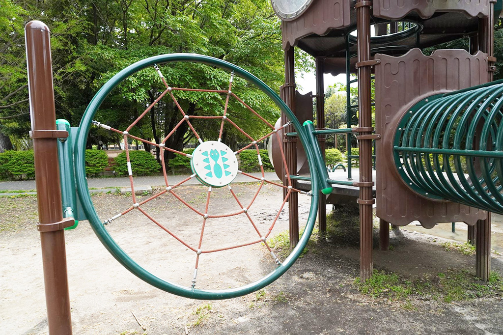 クモの巣のようなネット遊具/都立和田堀公園(東京都/杉並区)