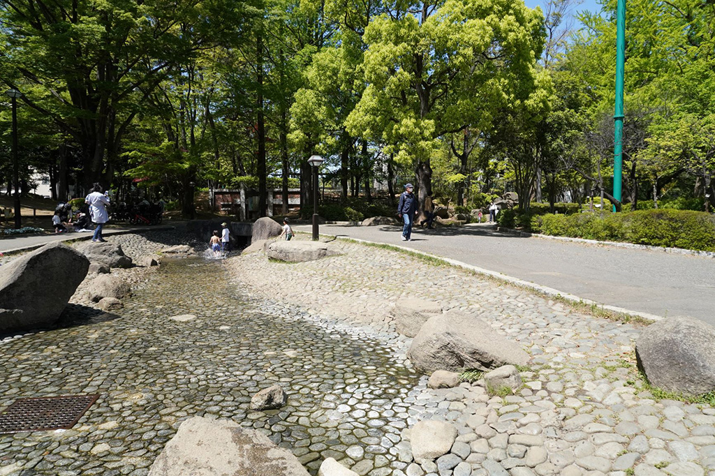 水遊び場「流れ」/蚕糸の森公園(東京都/杉並区)