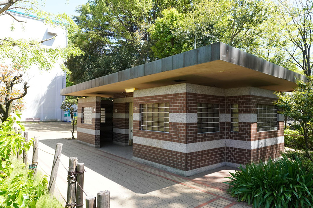 バリアフリー対応のトイレ/蚕糸の森公園(東京都/杉並区)