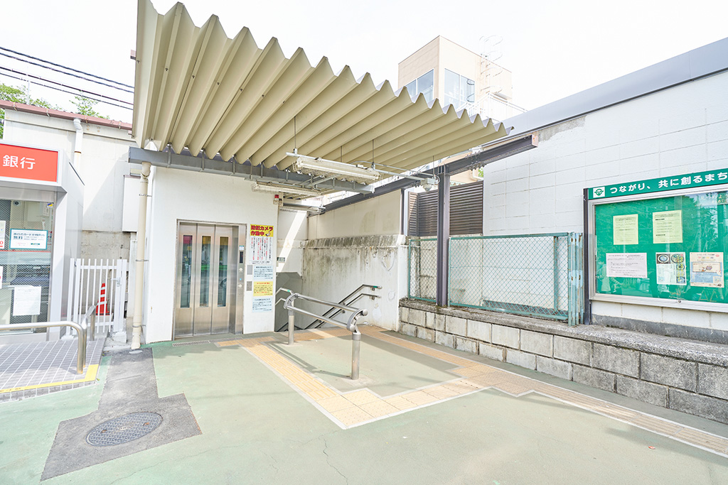 公園と西武国分寺線鷹の台駅を結ぶ地下通路入口/小平中央公園(東京都/小平市)