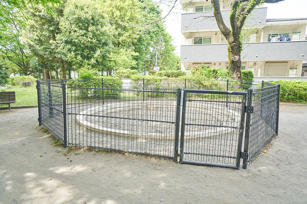 東遊具広場の砂場/小平中央公園(東京都/小平市)