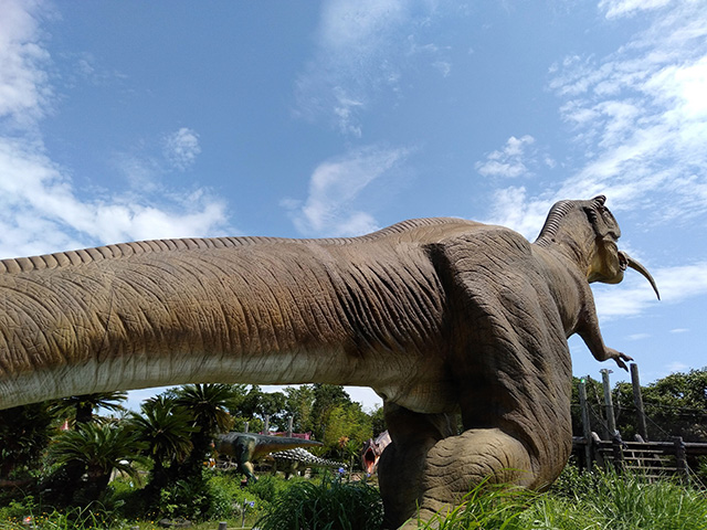 捕食中のティラノサウルス/伊豆ぐらんぱる公園(静岡県/伊東市)