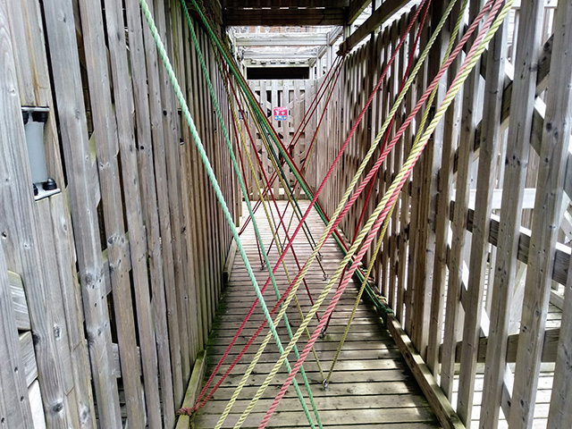 「船型立体迷路~KAiZOKU~」のロープ/伊豆ぐらんぱる公園(静岡県/伊東市)