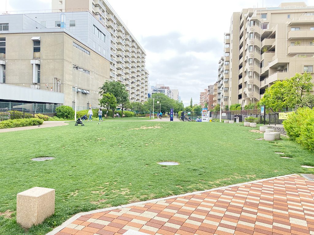 芝生広場/大横川親水公園(東京都/墨田区)