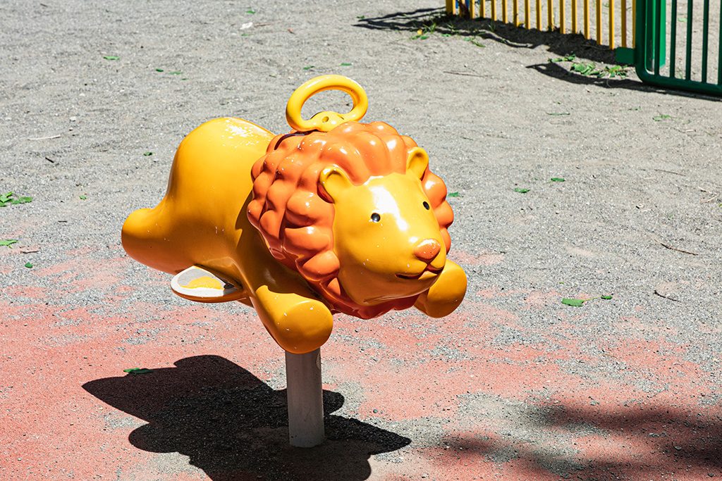 「幼児コーナー」にあるスプリング遊具/戸山公園(東京都/新宿区)