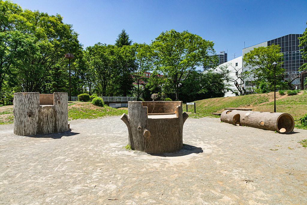 「子供の広場」にある遊具/戸山公園(東京都/新宿区)