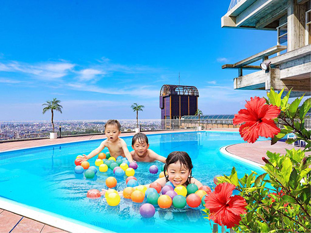 夏期限定オープンの屋外「高原プール」/大江戸温泉物語 箕面観光ホテル(大阪府/箕面市)