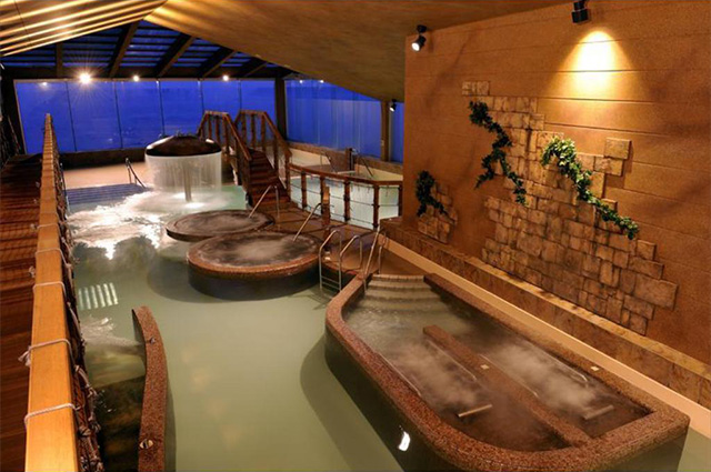 屋内水着ゾーン「古代ビーチ」/ホテルサンハトヤ(静岡県/伊東市)