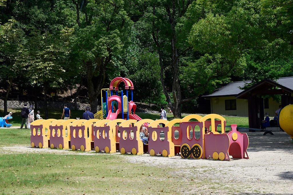 汽車型の休憩スペース/宝が池公園(京都府/京都市)