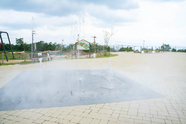 ガーデンの隣にあるミストと噴水コーナー/生駒山上遊園地(奈良県/生駒市)