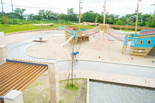 水遊びや砂遊びが楽しめる湖をイメージした浅瀬/生駒山上遊園地(奈良県/生駒市)