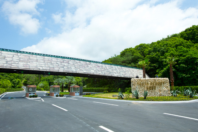 エントランスゲートを抜けたところ/ネスタリゾート神戸(兵庫県/三木市)